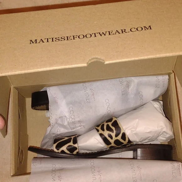 👣COCONUTS by MATISSE Limelight Giraffe Sandals footwear - Picture 10 of 14